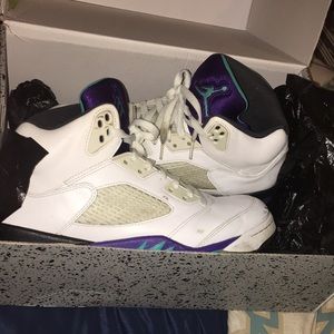 Jordan retro grape 5s  condition 5\10